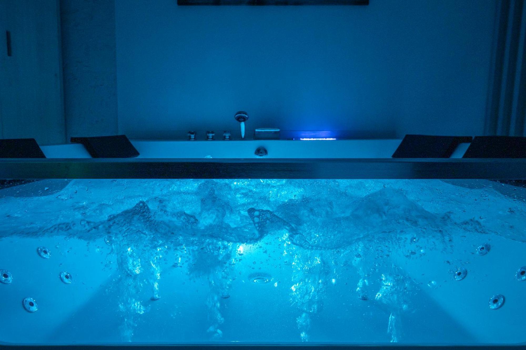 Premium Jacuzzi Suite At The City Center, By Aqua Platinum Tessalónica Exterior foto
