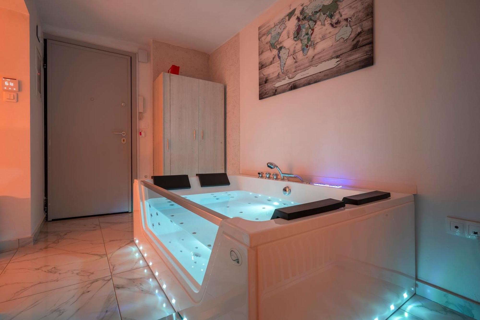 Premium Jacuzzi Suite At The City Center, By Aqua Platinum Tessalónica Exterior foto