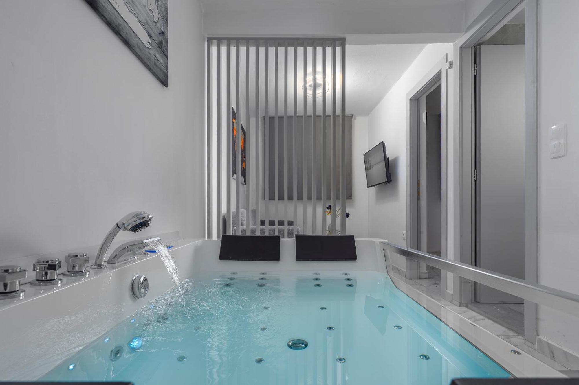 Premium Jacuzzi Suite At The City Center, By Aqua Platinum Tessalónica Exterior foto